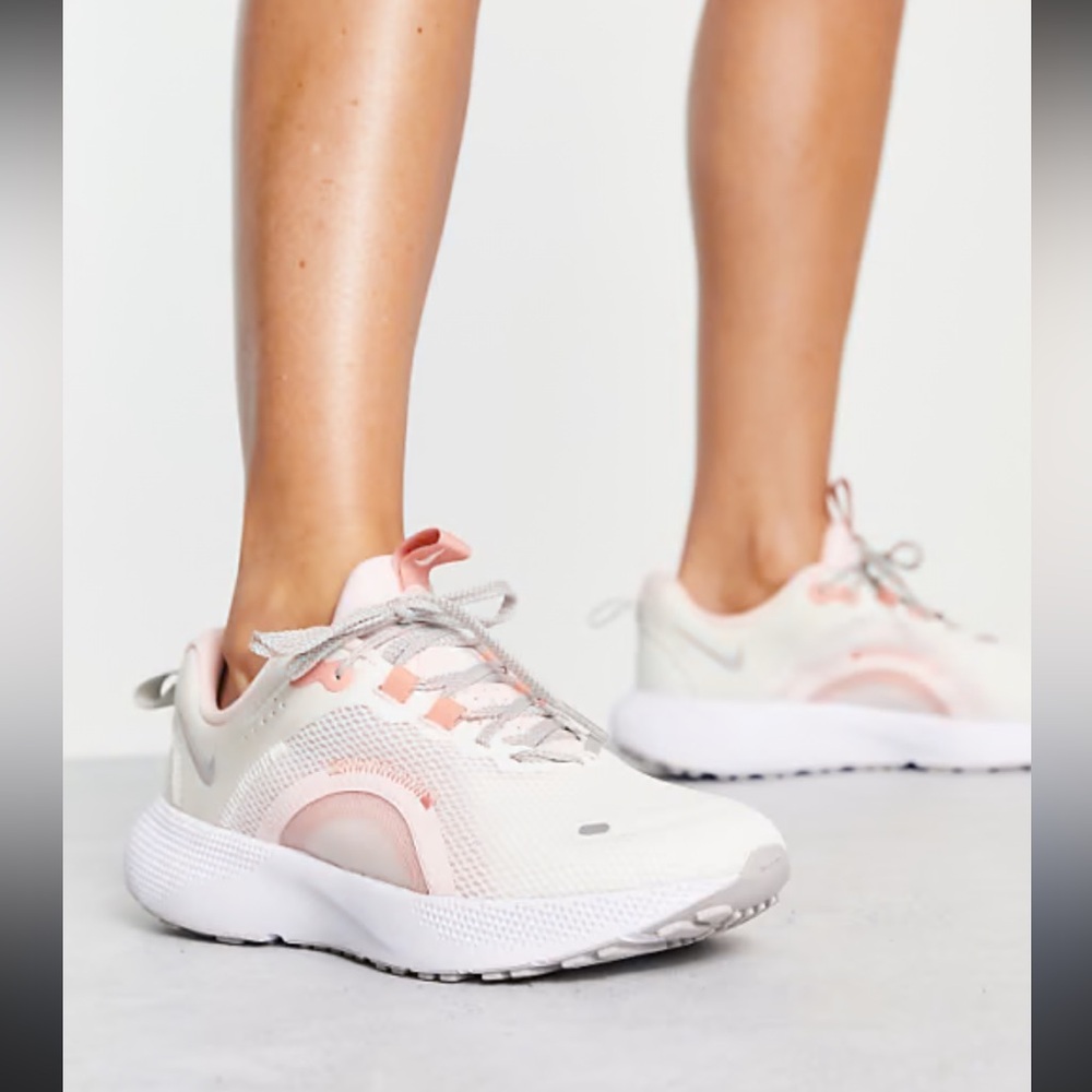Nike React Run Escape 2 🌸 pink Nike tennis shoes size 7.5